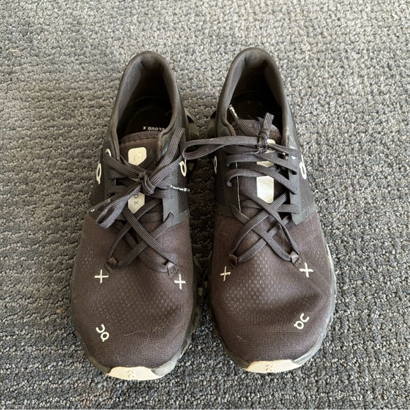 On Cloud sneakers - Picture 1 of 4